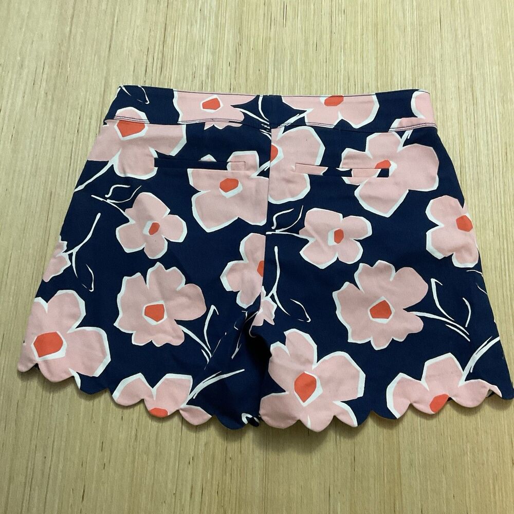 ISAAC MIZRAHI Shorts Womens Size 6 Scalloped Hem Navy Blue Pink Floral
